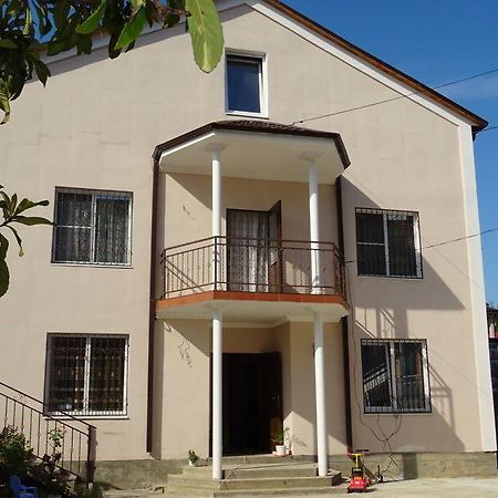 Guest House Nadia Sukhumi Exterior foto